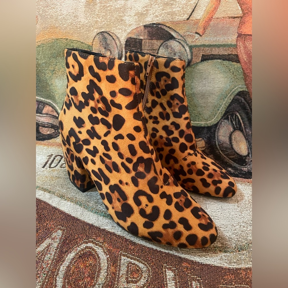 So Me Women’s Leopard Boots/ Booties 2 1/2” Block Heel Size 7.5